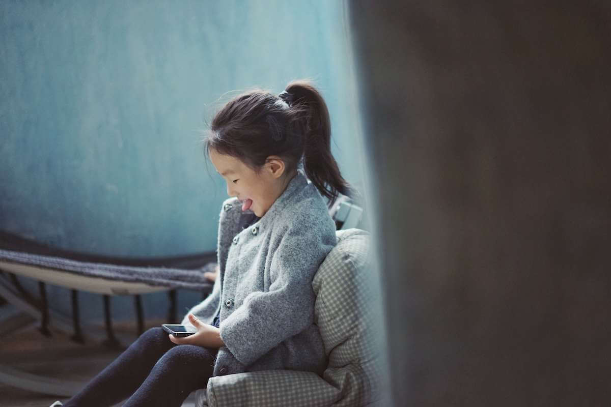 What does too much screen time do to kids?